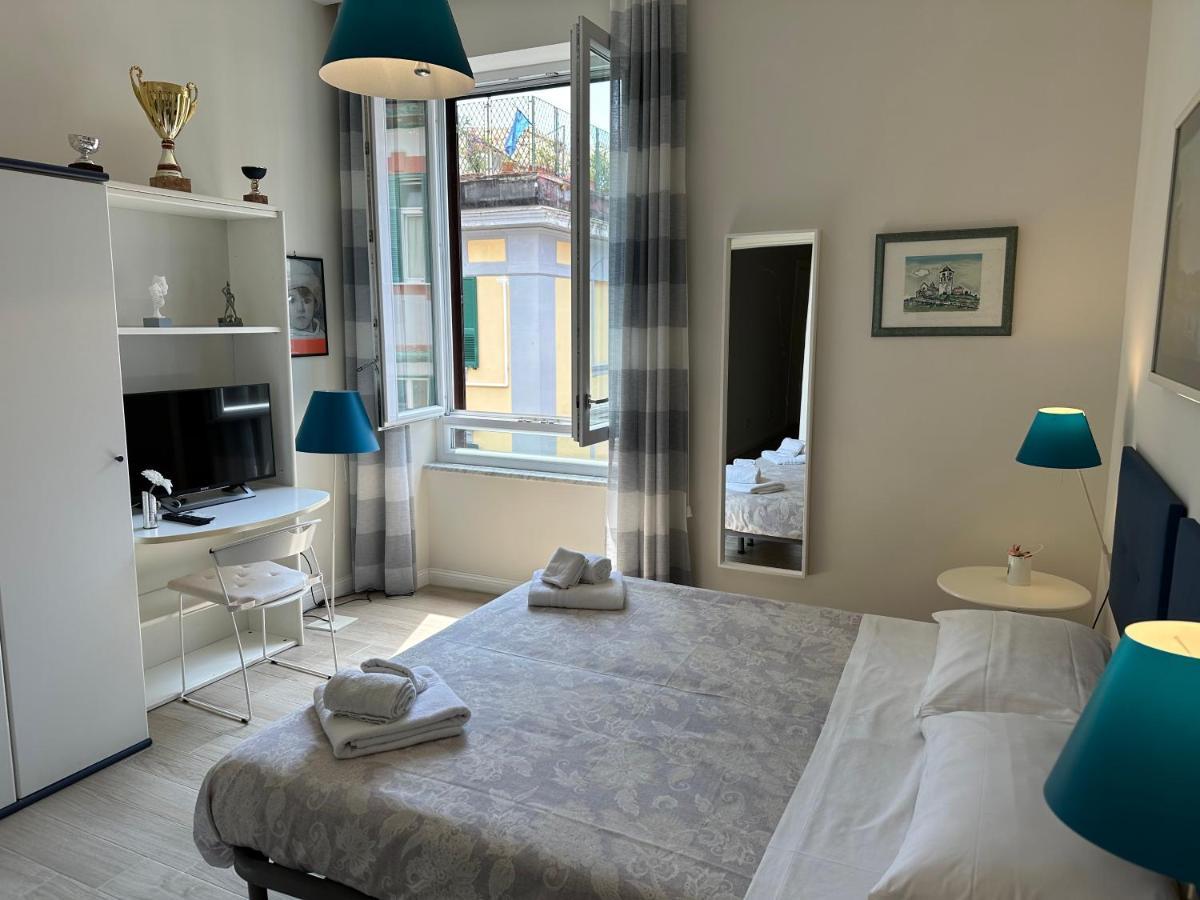 Domus Luca - In The Heart Of Bed & Breakfast Naples